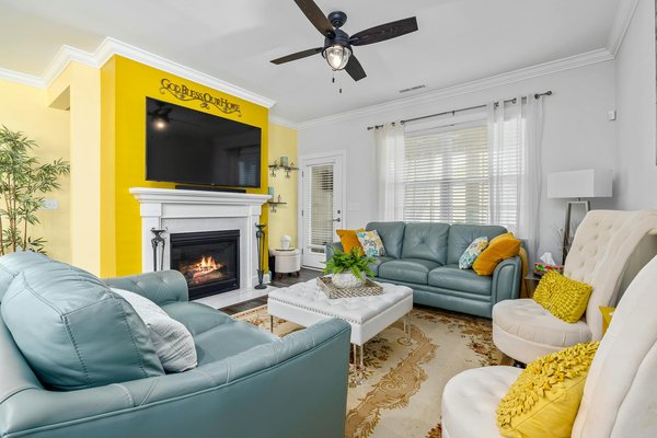 Wie integriert de-haus-haus natÃ¼rliche Elemente in seine Designs?